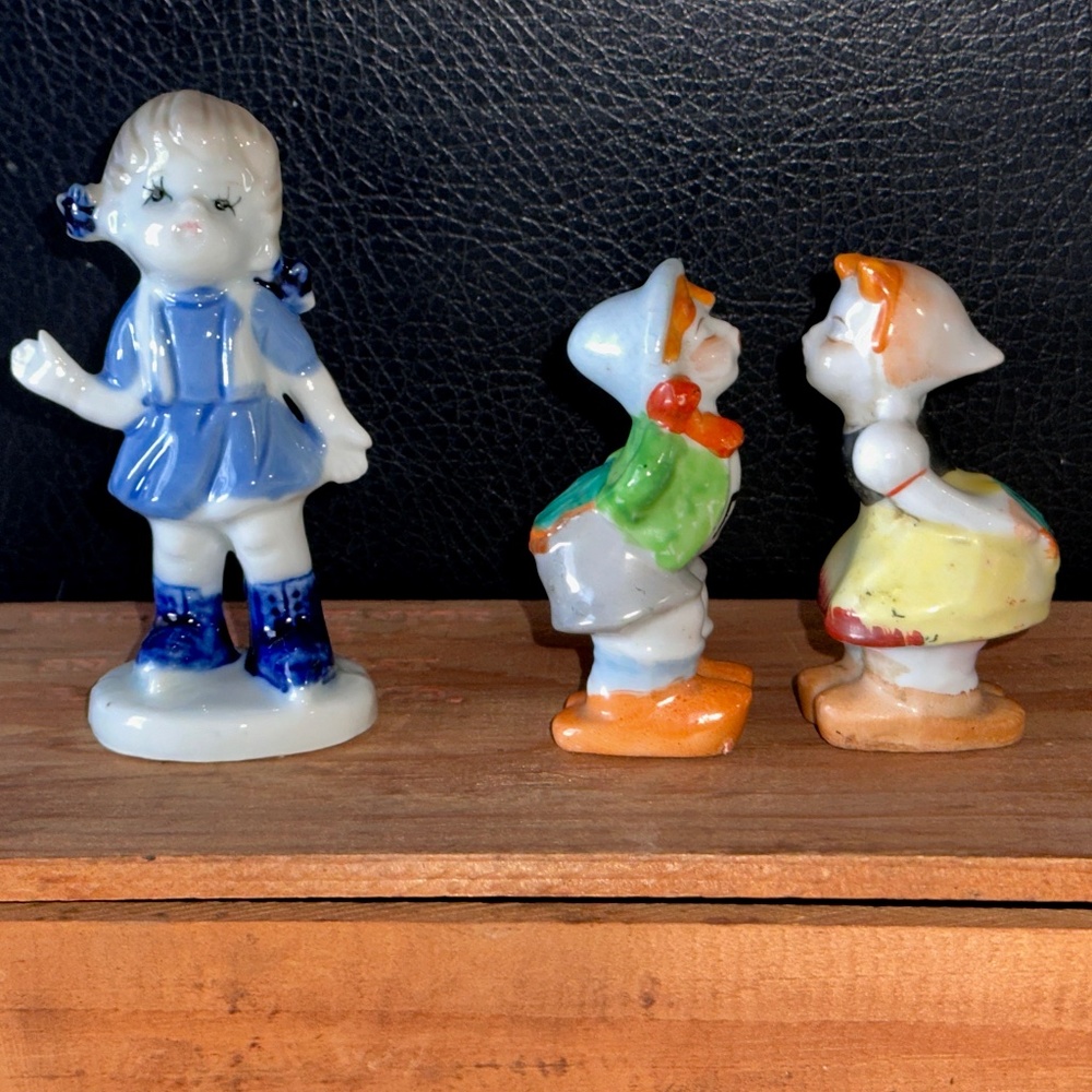 VTG Kissing Dutch Boy & Girl Figures - Porcelain Skating Blue Girl 3 & 4.25”